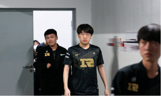 站得住脚 站得住脚