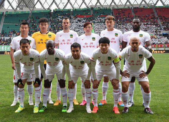 为什么投手在换局休息间隙需要穿着重压服来防止手臂冷缩